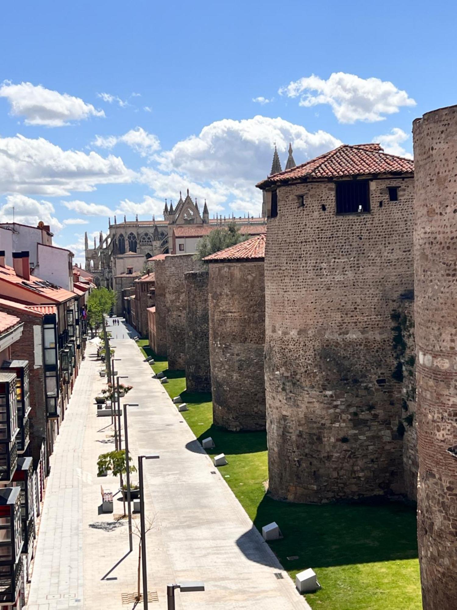 Apartamento La Muralla - Leonapartamentos Εξωτερικό φωτογραφία